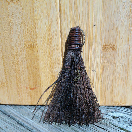 Witchy broom with antique gold moon -  Majix Dragon